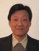 说明:穿着西装笔挺的男子 描述已自动生成